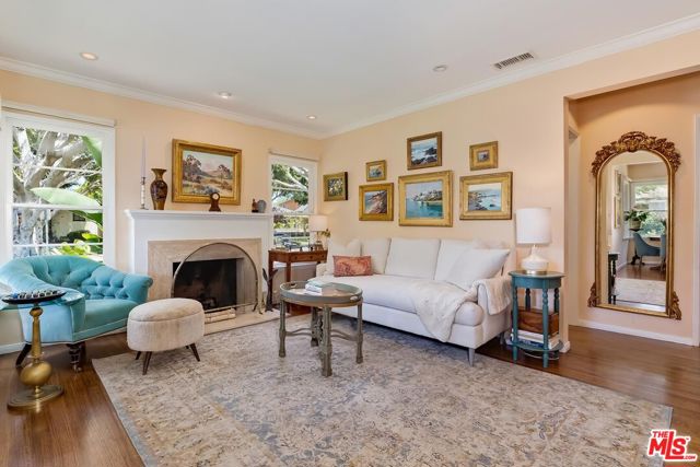 4365 Elenda Street photo 4