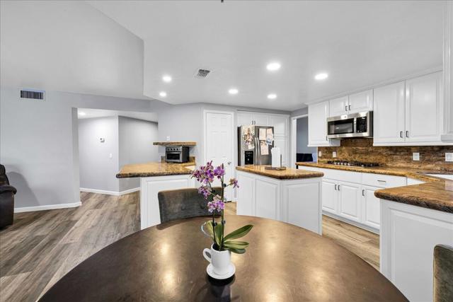 80672 Jasmine Lane, Indio CA: https://media.crmls.org/mediaz/6caf5408-2a2e-4feb-b266-ebaa0b6a2529.jpg