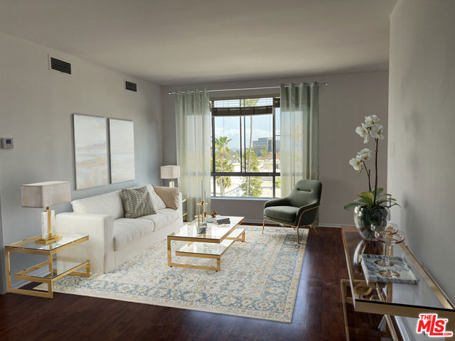 622 S Barrington Avenue, Los Angeles CA: https://media.crmls.org/mediaz/6caf92d9-ae3b-49d0-9e82-a5e322f7f7dd.jpg