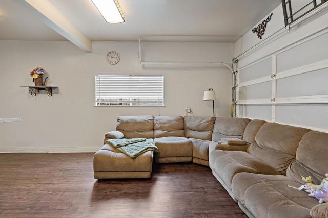 1545 E Saint John Street, San Jose CA: https://media.crmls.org/mediaz/6cafb9c6-1394-461c-b351-ecd9c2b0d4f8.jpg