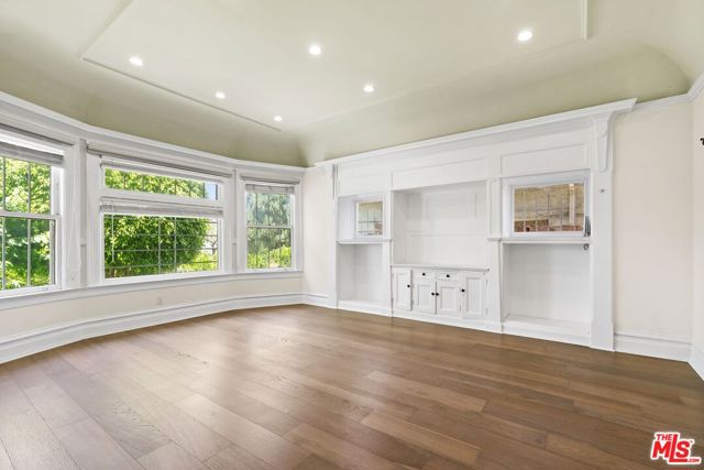 1810 Westmoreland Boulevard, Los Angeles CA: https://media.crmls.org/mediaz/6cafdb05-364c-4ca5-a6ac-b7e2bc58146a.jpg