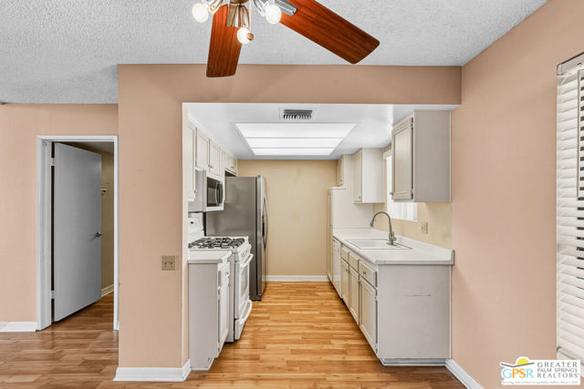 2240 S Palm Canyon Drive #24, Palm Springs, CA 92264