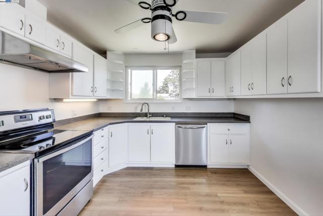4435 Cambria St, Fremont CA: https://media.crmls.org/mediaz/6cb11013-7d12-4a38-b10f-94e4204facb2.jpg