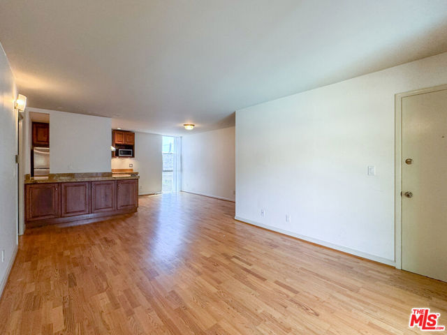 2311 4th Street, Santa Monica CA: https://media.crmls.org/mediaz/6cb1bd8e-2322-464b-b253-ed5abd87c7ef.jpg