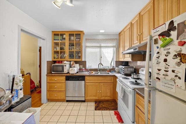476 7th Avenue, San Francisco CA: https://media.crmls.org/mediaz/6cb1f9ac-c0dd-4865-893b-7a0025b37293.jpg