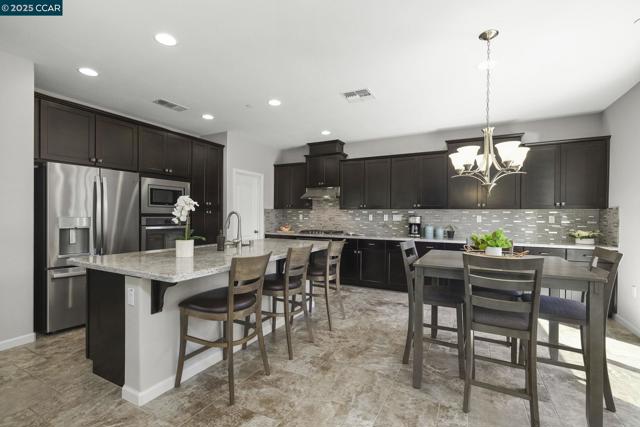 190 Pasilla Ct, Morgan Hill CA: https://media.crmls.org/mediaz/6cb253ac-511e-4af9-b9a6-b40cc4b7b0c8.jpg