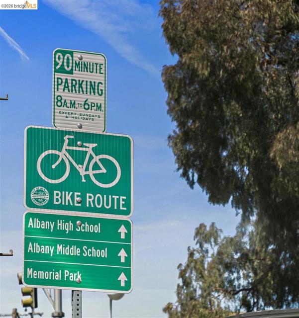 545 Pierce St, Albany CA: https://media.crmls.org/mediaz/6cb2be1a-d778-4797-aabe-00b610390895.jpg