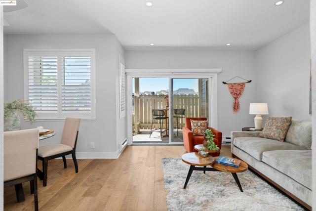 197 Lakeshore Ct, Richmond CA: https://media.crmls.org/mediaz/6cb2f93b-0526-4ea7-a114-d39d7ff22196.jpg