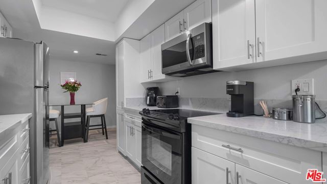 5870 Green Valley Circle, Culver City CA: https://media.crmls.org/mediaz/6cb3cfab-7ea8-4824-a1eb-194fdca641c3.jpg
