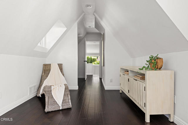1601 El Rito Avenue, Glendale CA: https://media.crmls.org/mediaz/6cb44739-dbda-4648-944d-9dba2ffd2fab.jpg