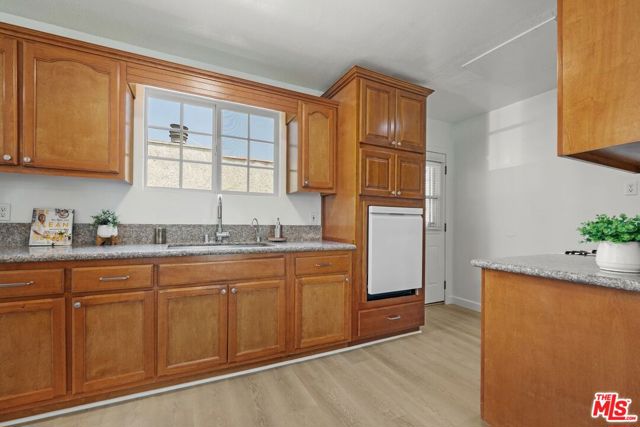 3588 Helms Avenue, Culver City CA: https://media.crmls.org/mediaz/6cb469bf-c8b8-455f-965c-2f6f0d1ec79e.jpg