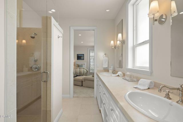 1135 Capri Way, Oxnard CA: https://media.crmls.org/mediaz/6cb51ae0-a520-434b-a7ce-685d3aa16bd6.jpg