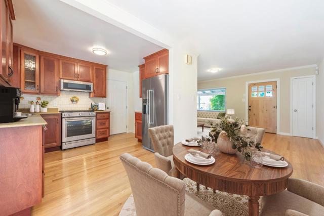 560 6th Avenue, Menlo Park CA: https://media.crmls.org/mediaz/6cb5349d-02d8-4c09-9785-2f938c4114ae.jpg