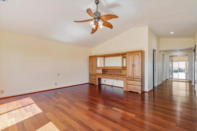 41794 Vargas Rd, Fremont CA: https://media.crmls.org/mediaz/6cb57a82-39ef-41e2-b423-f00ff657928e.jpg