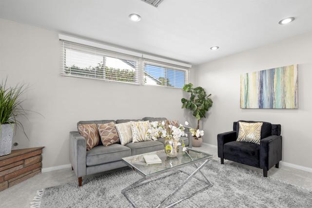 3833 Tomahawk Ln, San Diego CA: https://media.crmls.org/mediaz/6cb58e99-118a-4239-9129-8b054648c0e7.jpg