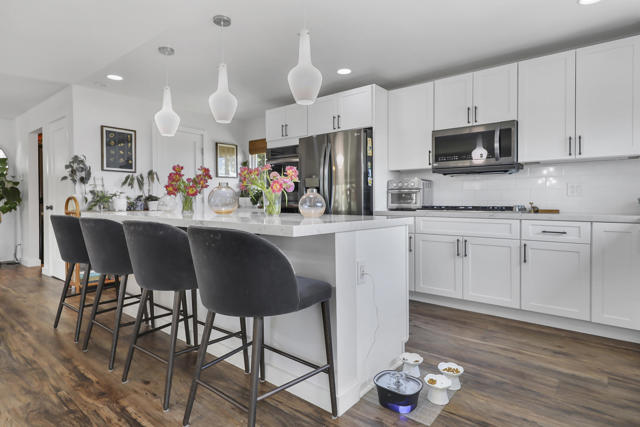 39 Country Club Drive, Palm Desert CA: https://media.crmls.org/mediaz/6cb62202-8bad-4b88-b0d4-41755b387276.jpg