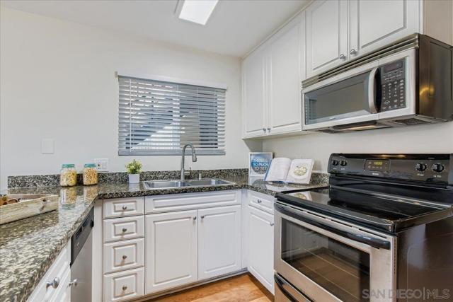 17147 W W Bernardo Dr, San Diego CA: https://media.crmls.org/mediaz/6cb63625-a752-4dea-b9a2-100825308c38.jpg