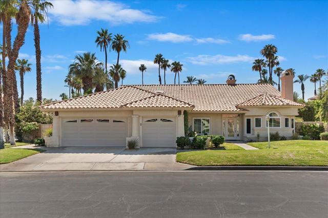 401 Cypress Point Drive, Palm Desert CA: https://media.crmls.org/mediaz/6cb65161-1256-4073-ad13-fad35656336d.jpg