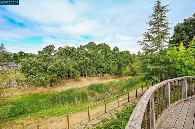 34 Willowview Ct, Danville CA: https://media.crmls.org/mediaz/6cb7835b-ba55-46f9-947e-0424161fc2d8.jpg