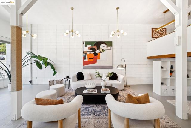 2760 Park Blvd, Oakland CA: https://media.crmls.org/mediaz/6cb7d4f3-1889-4002-b703-583e5fc05ffe.jpg