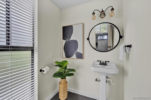 675 S Sierra Ave, Solana Beach CA: https://media.crmls.org/mediaz/6cb857e0-7d24-4e0a-bf56-4af43258220e.jpg