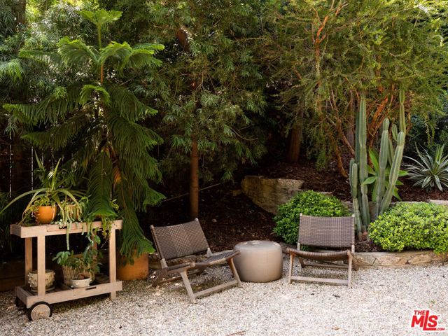 1452 Westerly Terrace, Los Angeles CA: https://media.crmls.org/mediaz/6cb868c6-3989-4732-b936-ded23f7f2de6.jpg