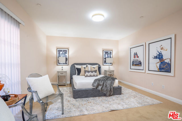 616 S Wilton Place, Los Angeles CA: https://media.crmls.org/mediaz/6cb8849a-cef3-47cf-8ed8-4334ef8c25bc.jpg