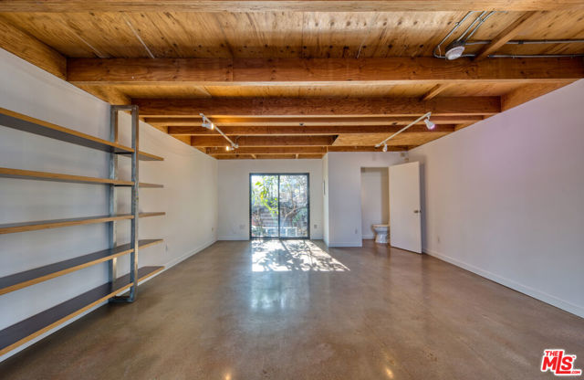 1113 Electric Avenue, Venice CA: https://media.crmls.org/mediaz/6cb9b9a8-6a8d-4e65-a04e-41140ac9db46.jpg