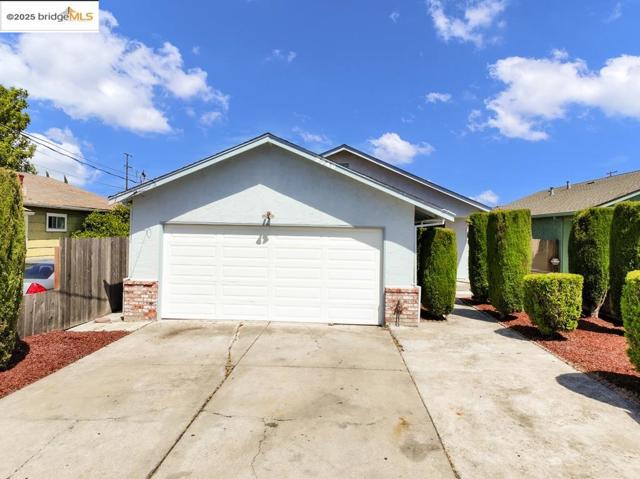 2740 14Th St, San Pablo CA: https://media.crmls.org/mediaz/6cba2473-3328-4294-b3f6-1126d11fe245.jpg