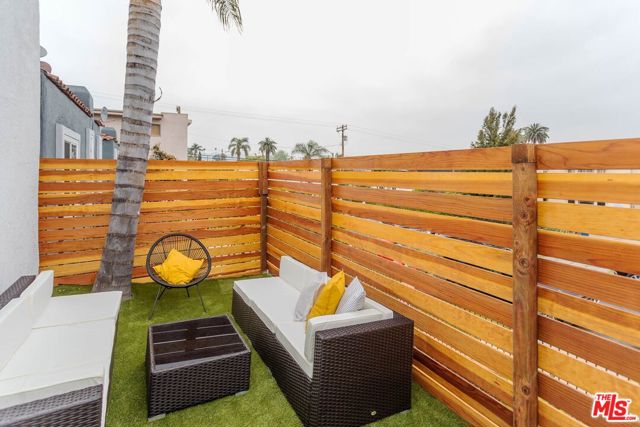 329 N Alexandria Avenue, Los Angeles CA: https://media.crmls.org/mediaz/6cba67ff-decc-4175-9236-7e72e23b3f3d.jpg