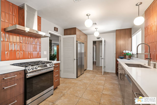 2072 S Bobolink Lane, Palm Springs, CA 92264