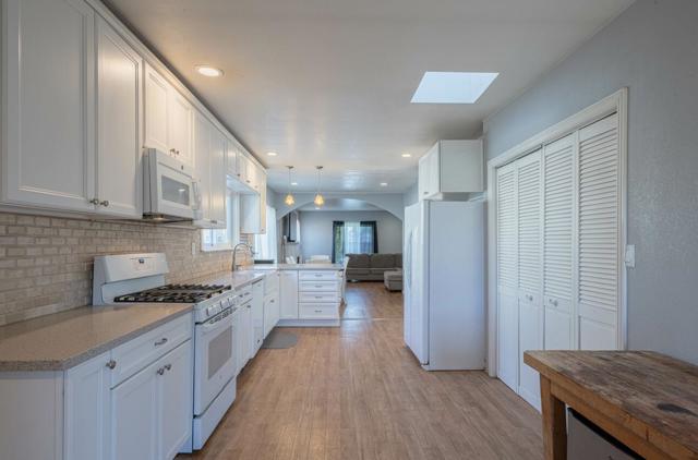 121 OAK Street, Salinas CA: https://media.crmls.org/mediaz/6cbab6e0-252d-4ed0-8203-b32ae227d4c3.jpg