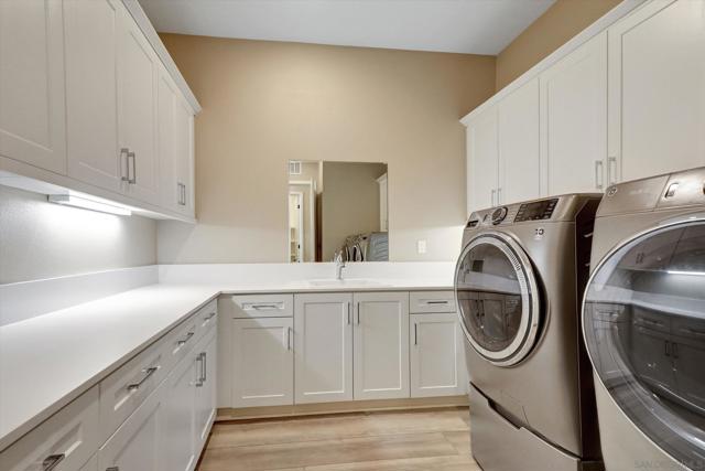 16231 Sunny Summit Dr, San Diego CA: https://media.crmls.org/mediaz/6cbad578-dc59-4a00-8a68-819c8163ab7f.jpg