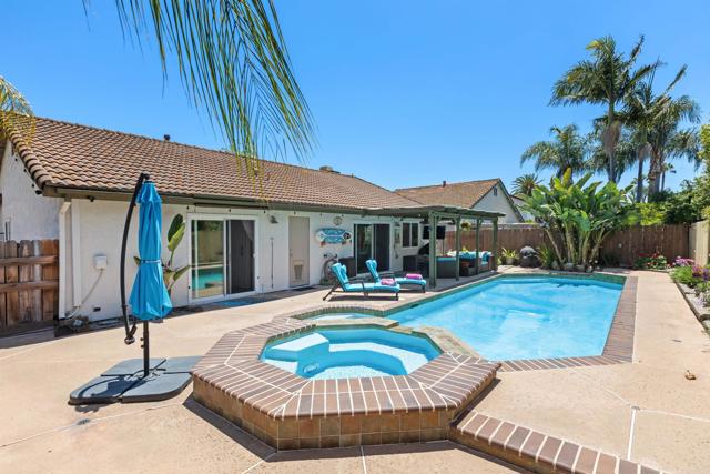 10324 Paseo Palmas Drive, Lakeside CA: https://media.crmls.org/mediaz/6cbafbfa-3683-4072-b90f-b7b4a5fff52d.jpg