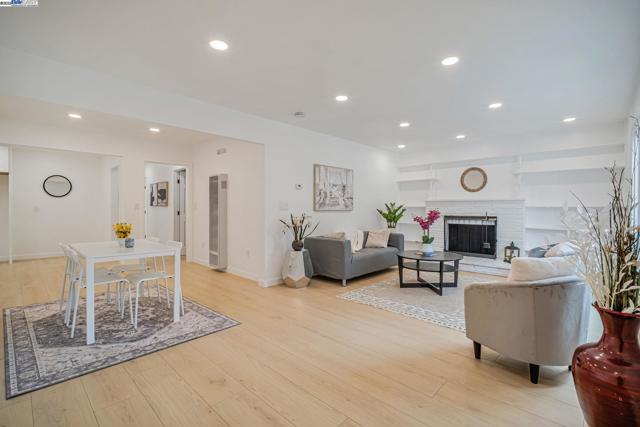 18760 Sandy Rd, Castro Valley CA: https://media.crmls.org/mediaz/6cbb1b8e-bc58-4a5d-80f4-81fb977699c1.jpg