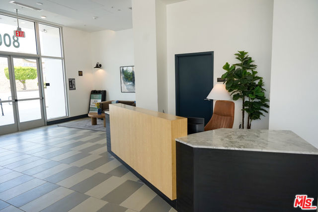 800 Western Avenue, Los Angeles CA: https://media.crmls.org/mediaz/6cbb507e-46de-4096-b9a1-b64492f17649.jpg
