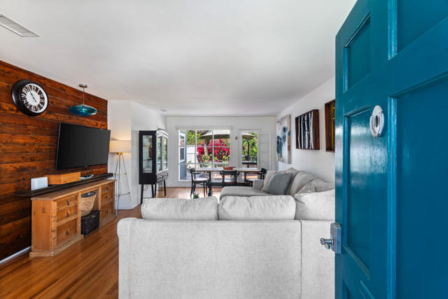 5523 Graywood Avenue, Lakewood CA: https://media.crmls.org/mediaz/6cbb5247-5b8c-439b-89f6-ee7d742bed4f.jpg