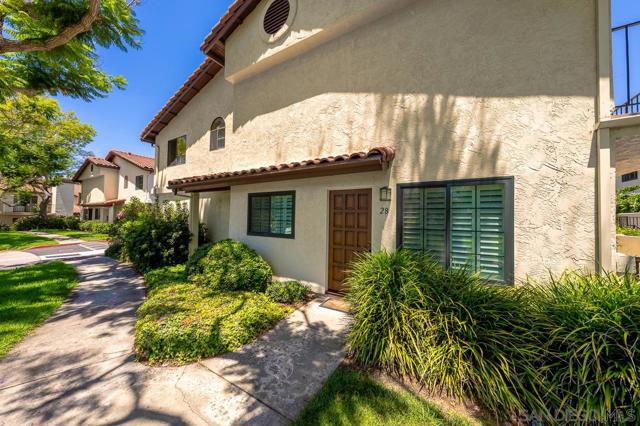4210 Porte De Palmas, San Diego CA: https://media.crmls.org/mediaz/6cbb6517-b670-45d3-945b-60fb131e874c.jpg