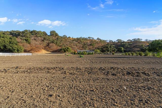 6840 Southside Road, Hollister CA: https://media.crmls.org/mediaz/6cbb651d-f443-4d22-b39d-35ffe3a48bae.jpg