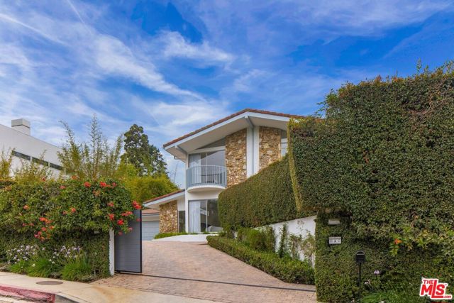 650 N Tigertail Road, Los Angeles CA: https://media.crmls.org/mediaz/6cbb65c9-acd0-4520-9a29-cf927fef1654.jpg