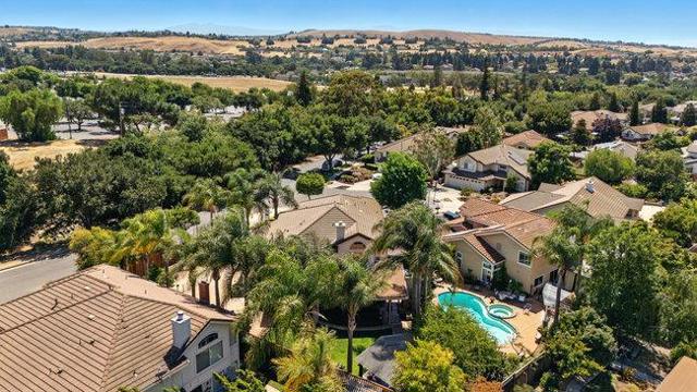 4252 Merlot Court, San Jose CA: https://media.crmls.org/mediaz/6cbb8117-d003-4805-a85e-3af2be89290f.jpg