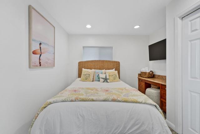 22818 E Cliff Drive, Santa Cruz CA: https://media.crmls.org/mediaz/6cbbeb7f-9c53-4f40-841a-a4ae765a0bb0.jpg