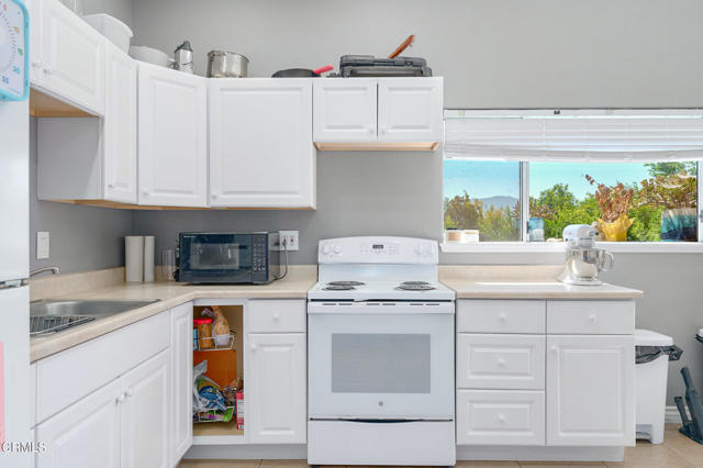 2207 Terra Bella Lane, Camarillo CA: https://media.crmls.org/mediaz/6cbbf7b8-3e66-4254-9833-eb9fd106eefd.jpg