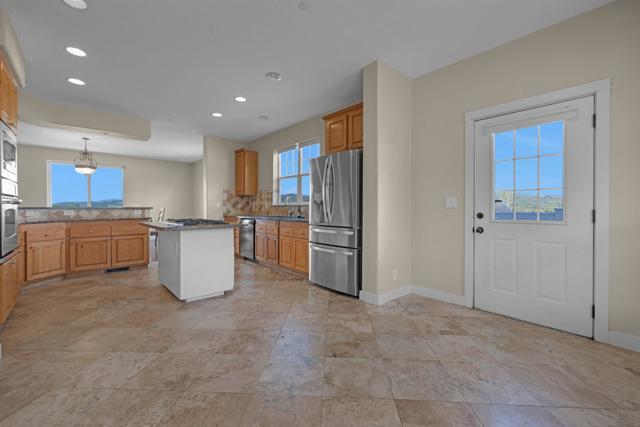16725 Harrison Park Trail, Julian CA: https://media.crmls.org/mediaz/6cbd2f34-013d-43c4-b7aa-8f2fbbf3bc8b.jpg