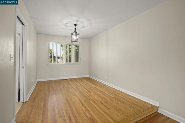 715 Graymont Circle, Concord CA: https://media.crmls.org/mediaz/6cbd54da-d8cf-452e-b2d3-7e97bc678573.jpg