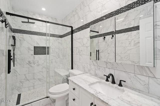 Detail Gallery Image 10 of 25 For 9503 via Venezia, Burbank,  CA 91504 - 3 Beds | 3 Baths