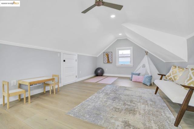 812 Foothill Blvd, Oakland CA: https://media.crmls.org/mediaz/6cbe096d-3536-456b-879f-47a4cb8e54d0.jpg