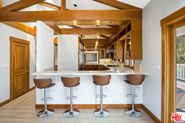 30362 Morning View Drive, Malibu CA: https://media.crmls.org/mediaz/6cbf251e-659a-4162-8bb4-1cf72a62a971.jpg