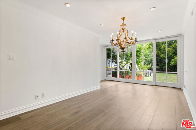 512 N Canon Drive, Beverly Hills CA: https://media.crmls.org/mediaz/6cbfa2b9-1747-4e90-a5cf-4b69a3cfb839.jpg