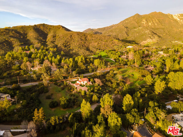 2175 Cold Canyon Road, Calabasas CA: https://media.crmls.org/mediaz/6cbfbef4-d4e1-413b-968e-d606fa36f985.jpg